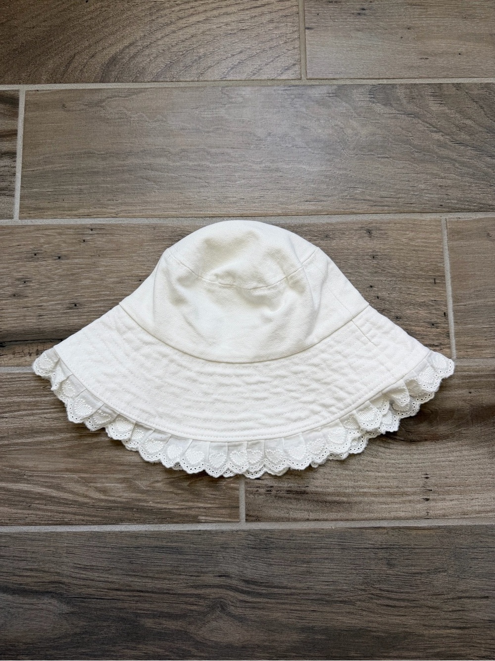 House of Harlow 1960 ivory eyelet lace ruffle bucket hat cotton Os